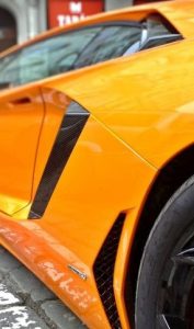 Cire brillante sur Lamborgini Aventador orange protection céramique