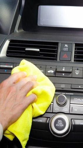 Lavage automobile intérieur avec odeur de tabac près de Nîmes pour