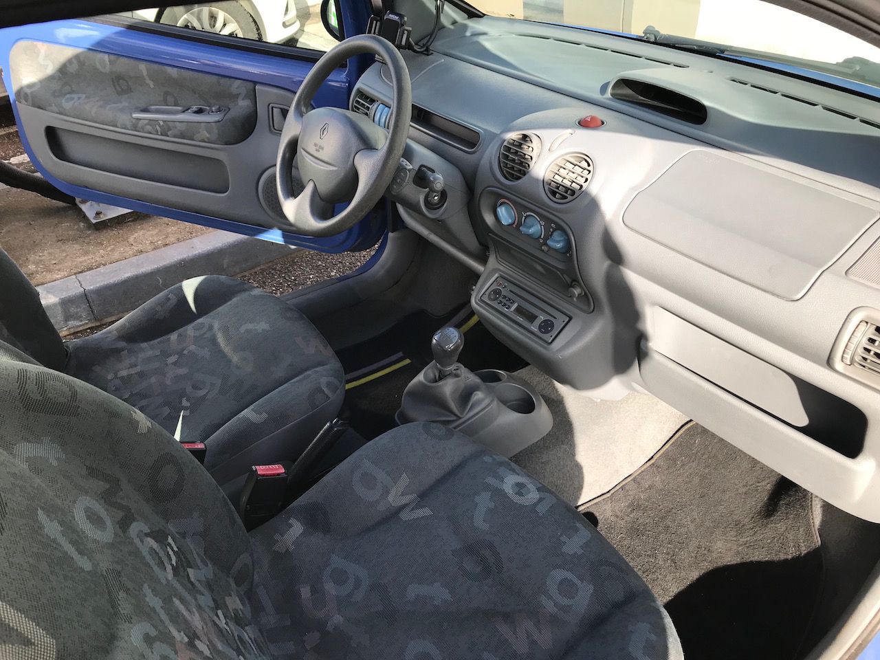 interieur-renault-twingo-16V-bleue-2007-83000km