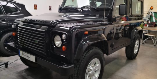 Defender B90